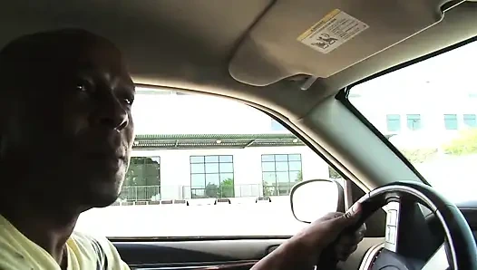 Brunette semok panas disodok oleh kontol hitam besar