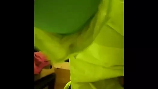 yağmurluk içinde mastürbasyon