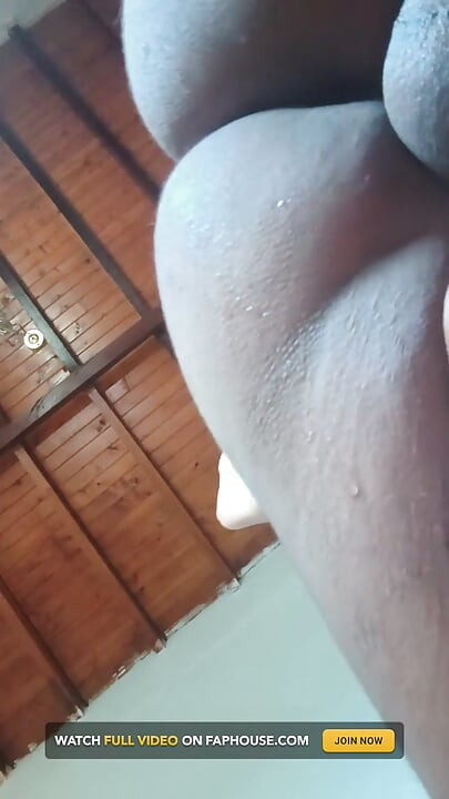 Meu amante me fode duro em missionário até ele gozar seu leite dentro de mim