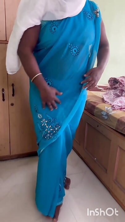 Saree wearing hot sexy Chennai aunty