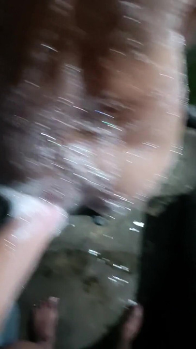 Sexy Desi-mädchen im badezimmer | Clip 1