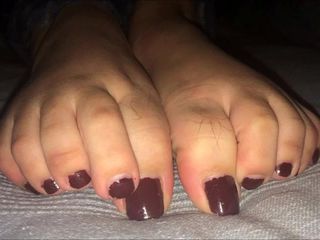 Niki move seus pés sensuais (tamanho 39)