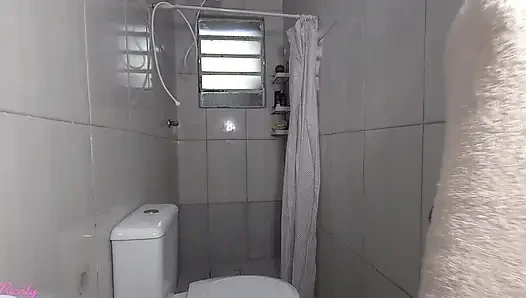 Water Ran Out so I Took a Cum Bath in My Pussy