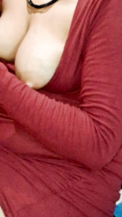 Bog boobs show in red saree Hot indian stepsister Sunni bhabhi