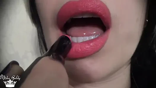 Pembe dudaklarımın boşalması beni büyüledi