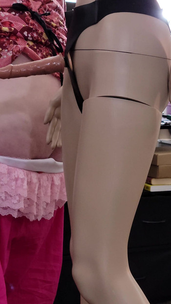 Molly više obožava kurac s lutkom vezanom dildom | Isječak 1