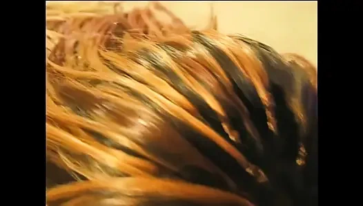 Yaşlı bir domuz sevişmek ve eğlenmek ister