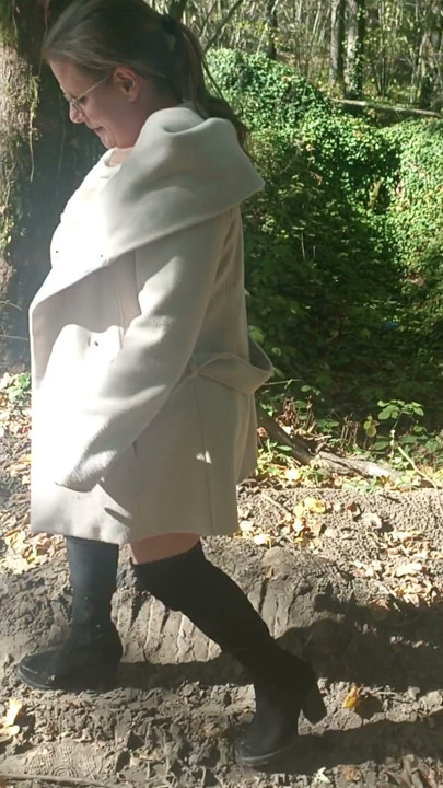 Jade shows off in the wood with the strangers | Clip 3