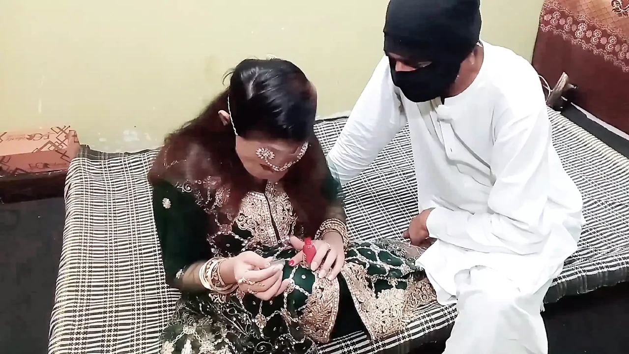 Indian Desi Bhabhi Friend ki Shadi py Jany sy Pehly Dever ka Lund Mu mai Dal k Chupy Lgaye Pani Nikal Diya Desi Sex Hindi Audio