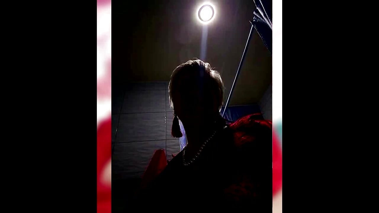My slutwife, the famous Aimee Hot MILF, is coolly fingering her magical cunt in her webcam show! ))