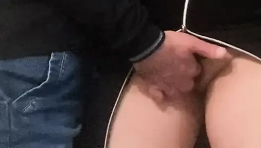 OMG! Metroda sulu amına dokunuyor - seksi külotla penetrasyon