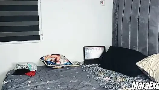 Istri sange nyepong kontol dan 69