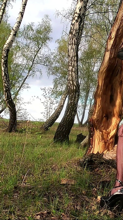 Uzbudljiv trenutak iz "Napaljena Sissy Stacy šeta terenom"