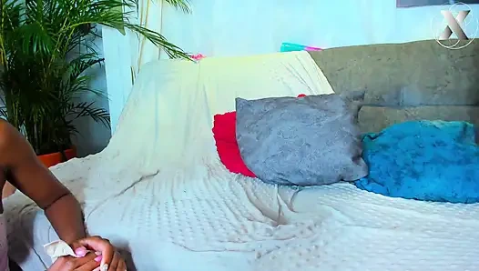 69 Экстремальная дуэль языков на набухших клиторах - кто работает первым