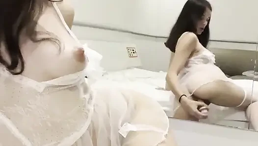 Brasileira Alice Lima Se Masturba Na Frente Do Espelho E Tem Orgasmos