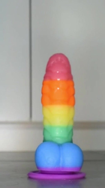 Zapanjujući trenutak iz "Velikih sisa trans dildo jaše"