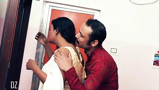 Yeni Evli Evli Kadın Banyodan Sonra Dewar Raw Hintçe Ses Kaydıyla Sikiliyor