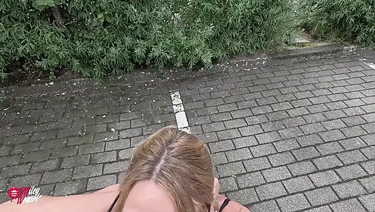 Geile Devote Chefin Lässt Sich Vom Chauffeur Fies Behandeln!!