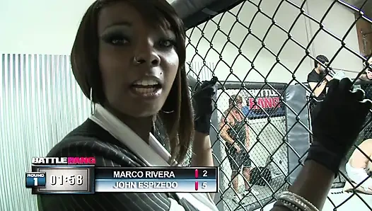 Zenci hatun ringde adamın yarağını tatmin ediyor