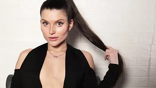 Горячая Брюнетка Играет Со Своей Киской