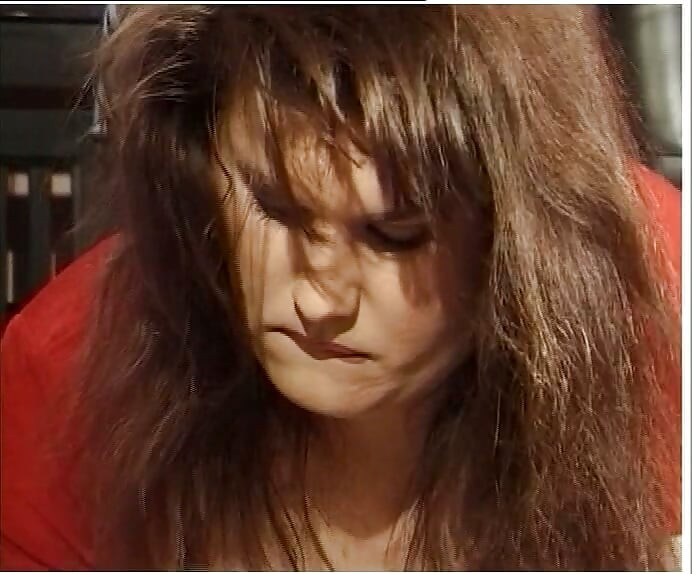 Fea y gorda transexual alemana toma parte de un trío caliente mamada