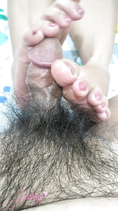 Acoletteyyy nu s-a oprit din frecarea drăguțelor degetele asiatice rotunjite pe capul lui de pulă după ejaculare