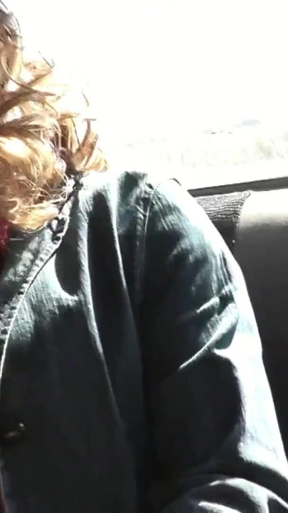 Sex im rücksitz-auto Taxifahrer stoppte auf seitenstraße, sexy blonde MILF wichst schwanz. Mann fickt muschi doggystyle mit sperma | Clip 1