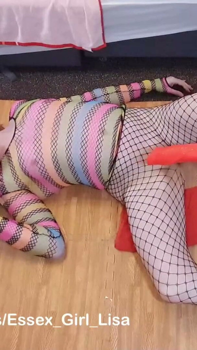 Essex Girl Lisa anal orgasms on the fucking machine | Clip 3