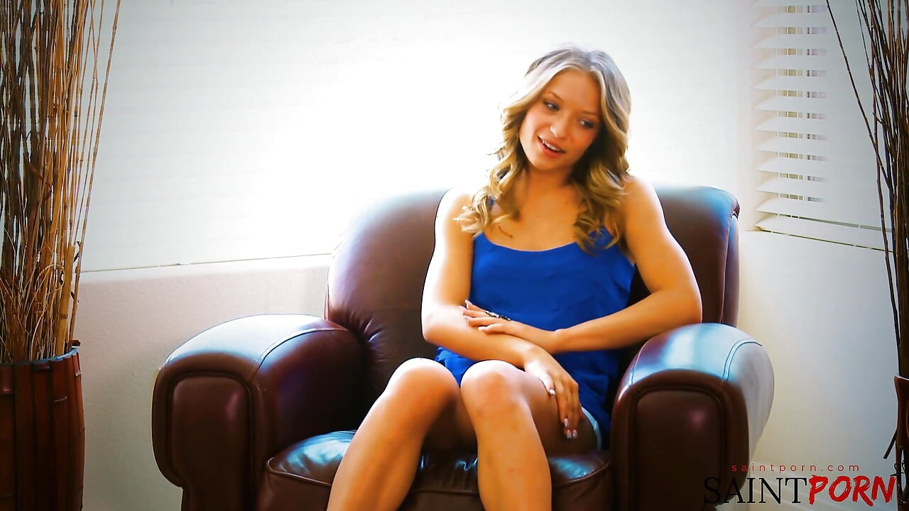 Alyssa Branch Gets a Happy Ending From Her Horny Masseuse