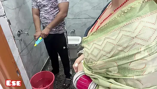 Bhabhi Ne Kaha Maang Bharne Ki Umar Mein Pichkaari Bhar raha hain….