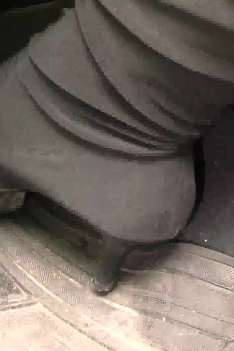 Revving en botas negras de tela