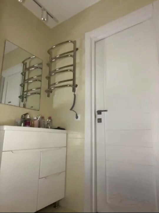 Fată cu forme Jusielussie se fute dur în baie