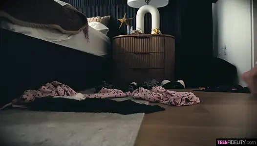 Aria Banks, чтобы ее выехали