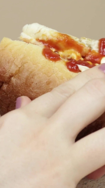 Emotionaler moment von "Ein schwanz ist in meinem speziellen hotdog fertig"