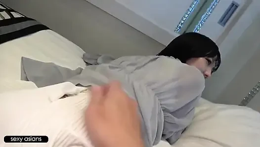 Narin figürlü ince kız arkadaş unutulmaz bir karşılaşmada gizli tutkusunu ortaya koyuyor