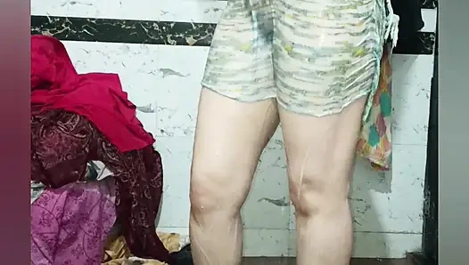 Priya bhabi sexy bath show