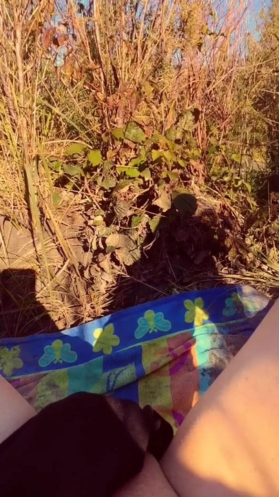I'm horny while sunbathing
