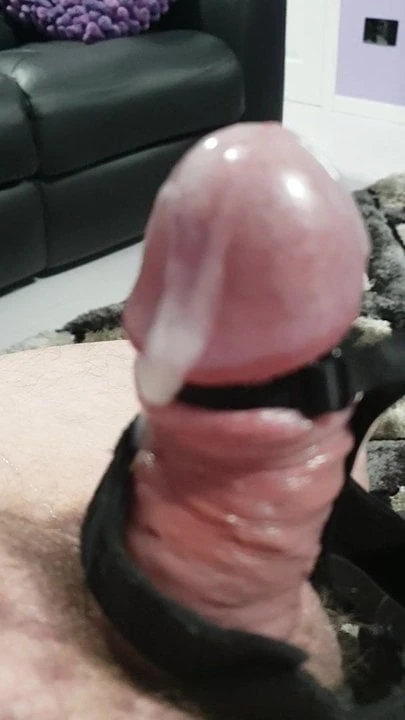 BLACK BRA STRAP WANK