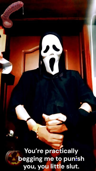 SCREAM A LOVE STORY Un tipo dominante con máscara de Ghostface y una verga enorme irrumpe en tu casa la noche de Halloween para eyacular