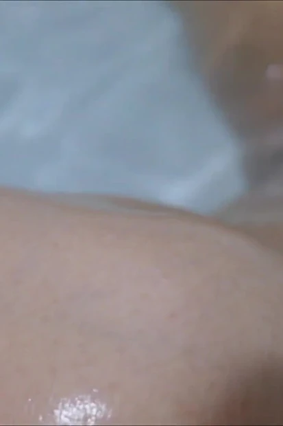 Shaving My Bare Legs & Masturbating Naked in the Bath