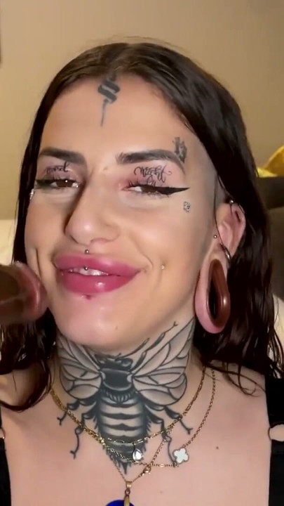 A Beautiful French Goth Gets Her Big Ass Pounded Anal And DP In Her Boyfriend's New Appartment !!! | Clip 2