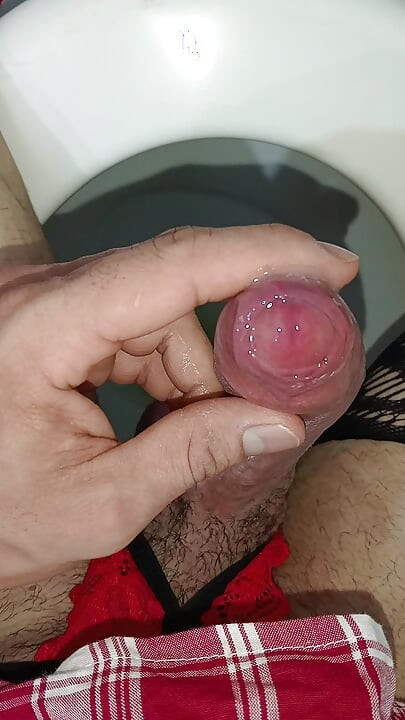 SUBMISSIVE SCHOOLGIRL MASTURBATES IN THE BATHROOM, HUGE CUMSHOT