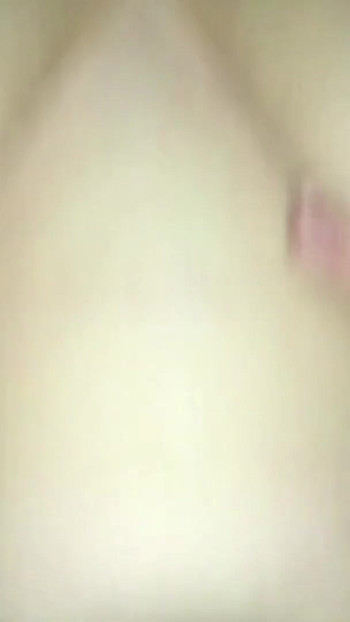 Emotivni trenutak iz porno videa "spori kurac povrijedio zrelu ženu"