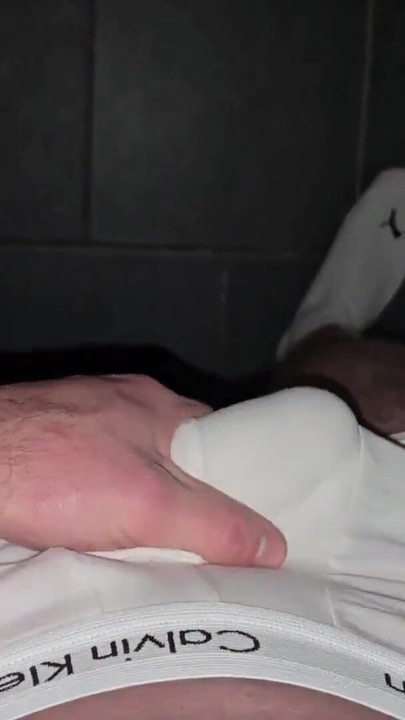 ドイツのマスターがディープフェラを命じる...白いカルバンが倒れて...チンコが滴る音 | クリップ 1