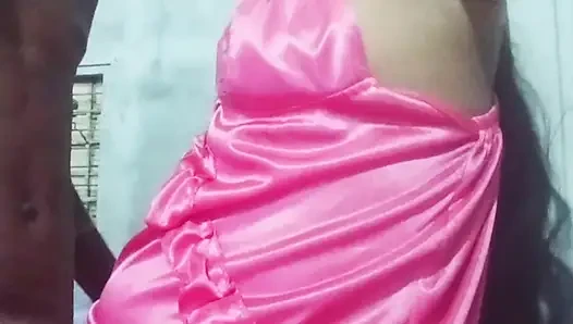 Amatör Hintli orta yaşlı seksi kadın otel odasında erkek arkadaşıyla canavar yarak seksinin tadını çıkarıyor