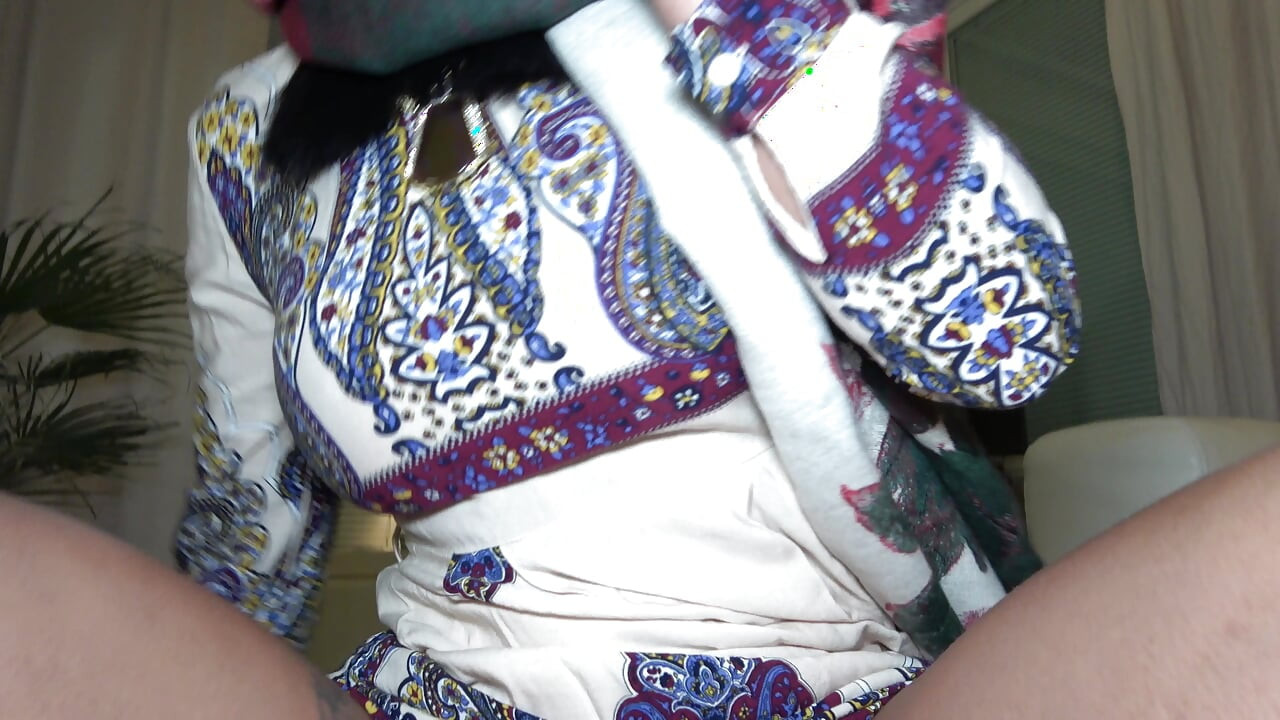 Hipag na naka-hijab na gustong makipagsex nang mag-isa kasama ang nakatatandang kapatid na lalaki