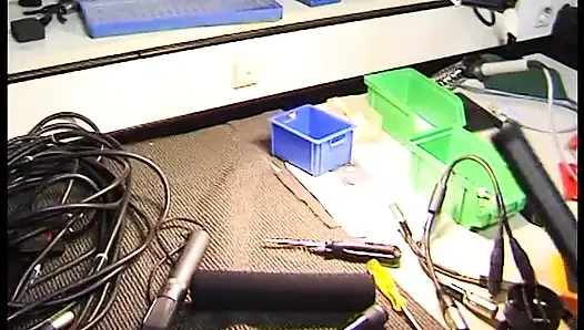 Pelacur brunette amatir disetubuhi dalam aksi pov