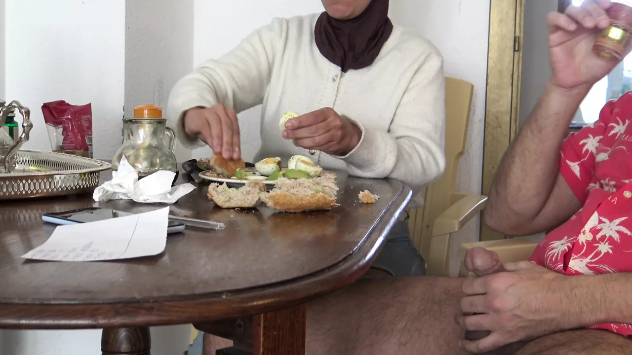 Muslim stepmom DRINKS cum after flashing my huge cock during breakfast!!!
