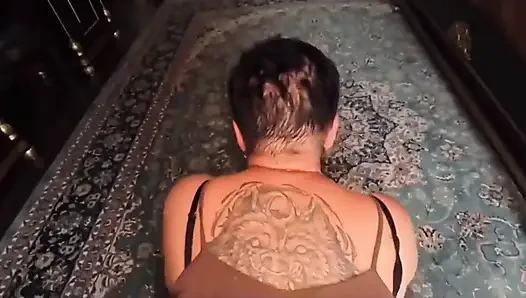 Karısını üvey annesiyle aldattı! Büyük götten sikiliyor ve dölle dolduruyor