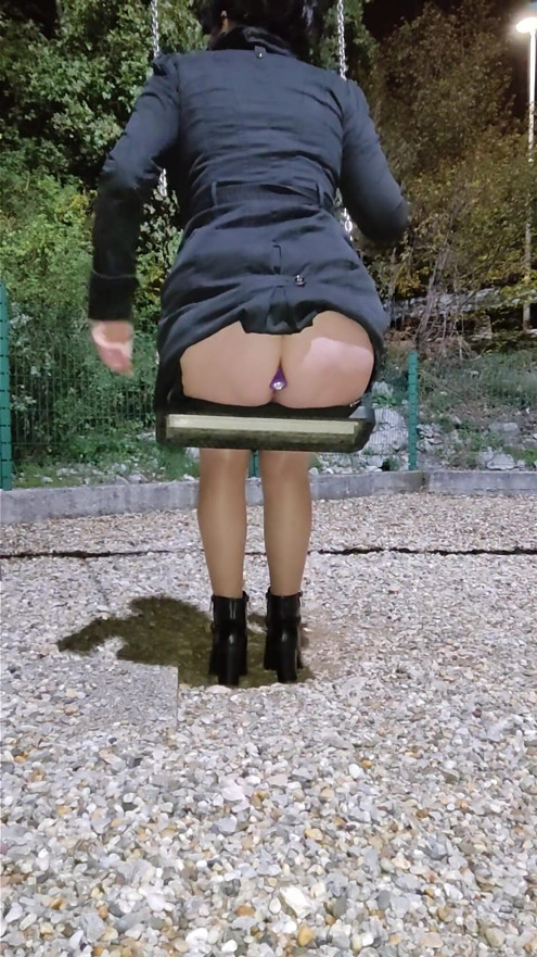 Wearing a Butt Plug in Public Anal Training
